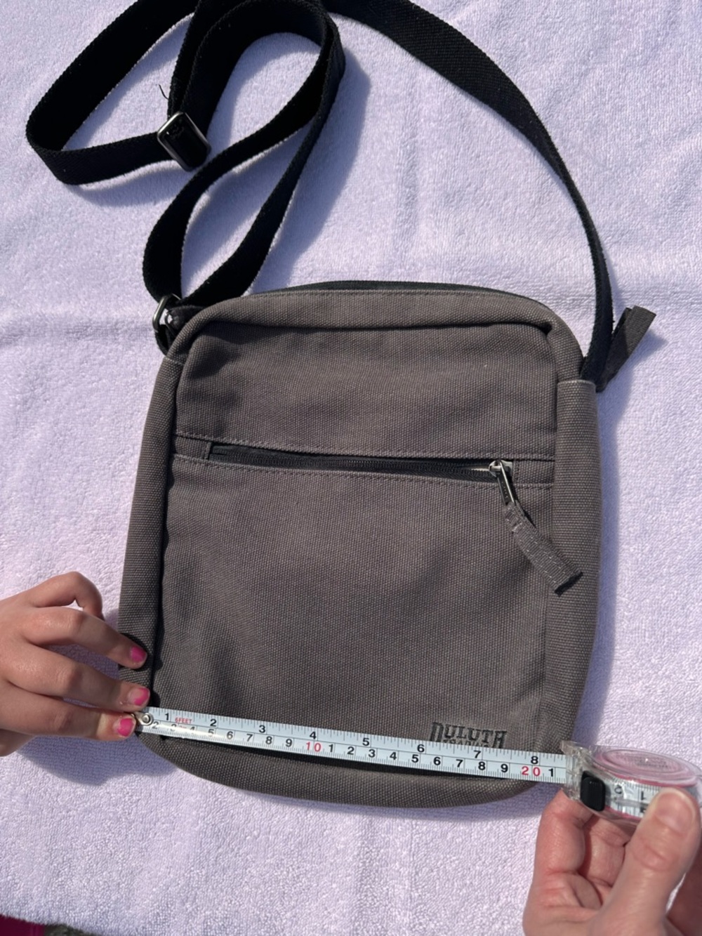 Duluth Trading Co Gray Crossbody Sling Bag - Picture 2 of 4